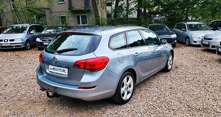 Opel Astra cena 19900 przebieg: 246000, rok produkcji 2011 z Koluszki małe 631